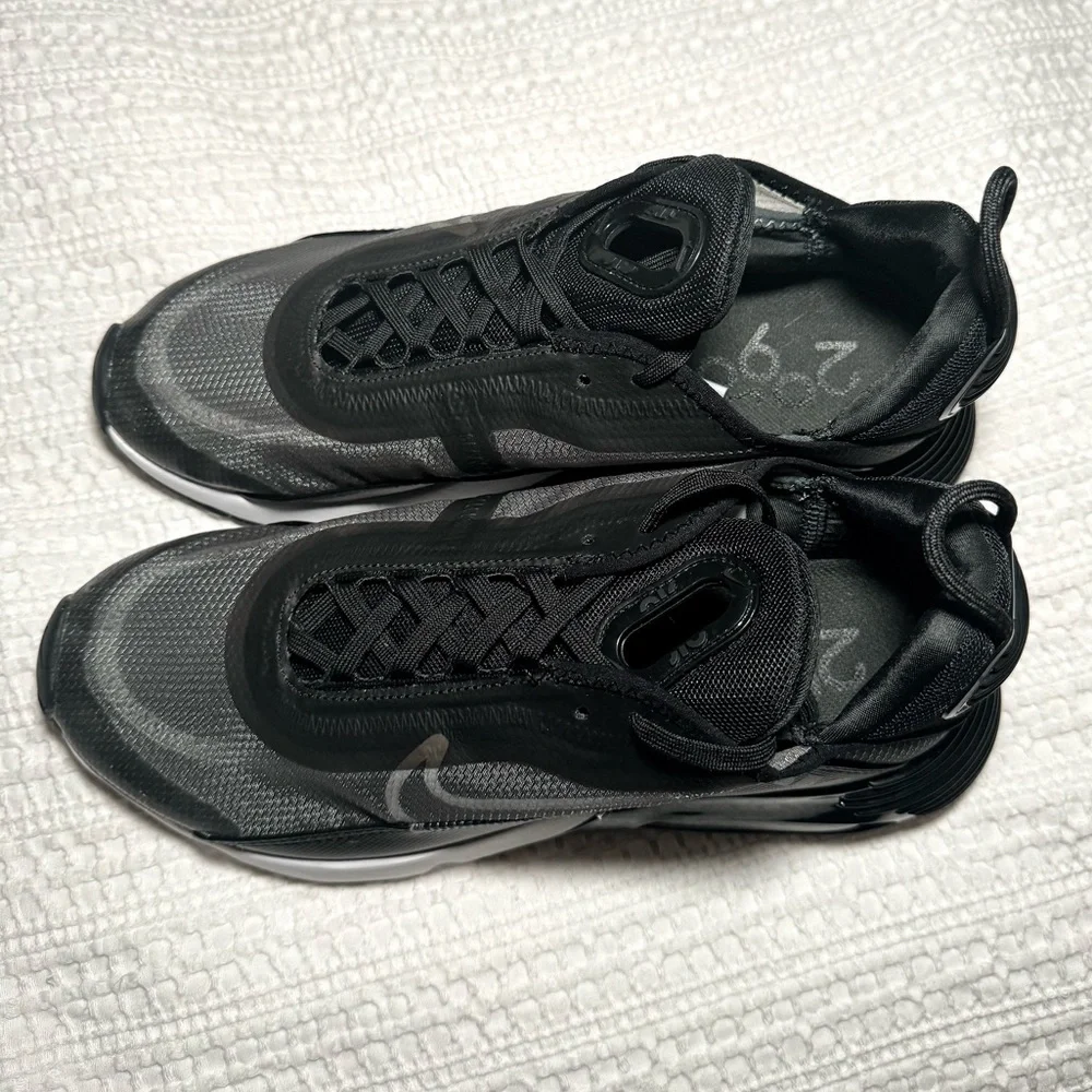 NWOB‼️- NIKE AIR MAX 2090 Running Sneakers (Black/Grey/White) -M 8.5 / W 9.5 - Picture 4 of 15